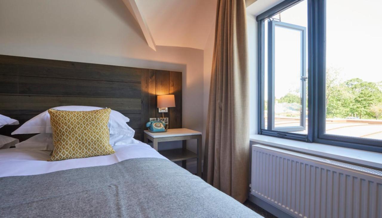 The Swan, Streatley, Berkshire Hotel Ngoại thất bức ảnh